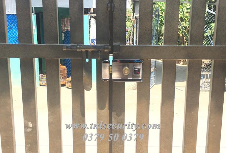 lap-dat-khoa-dien-tu-cho-cong-nha-tro-tai-quan-11